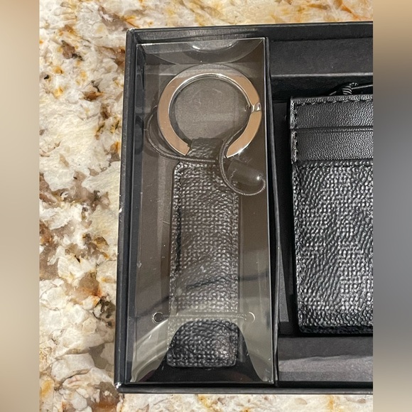 Michael Kors Men’s Card Case + Keychain Set - Picture 3 of 4